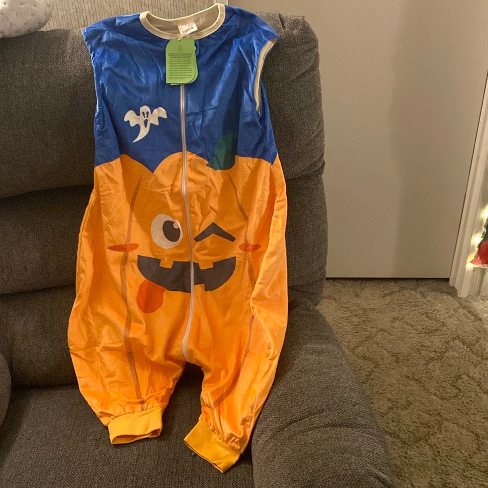 Michley Kids sleeveless zipper sleeper. Size L (5t-6t).